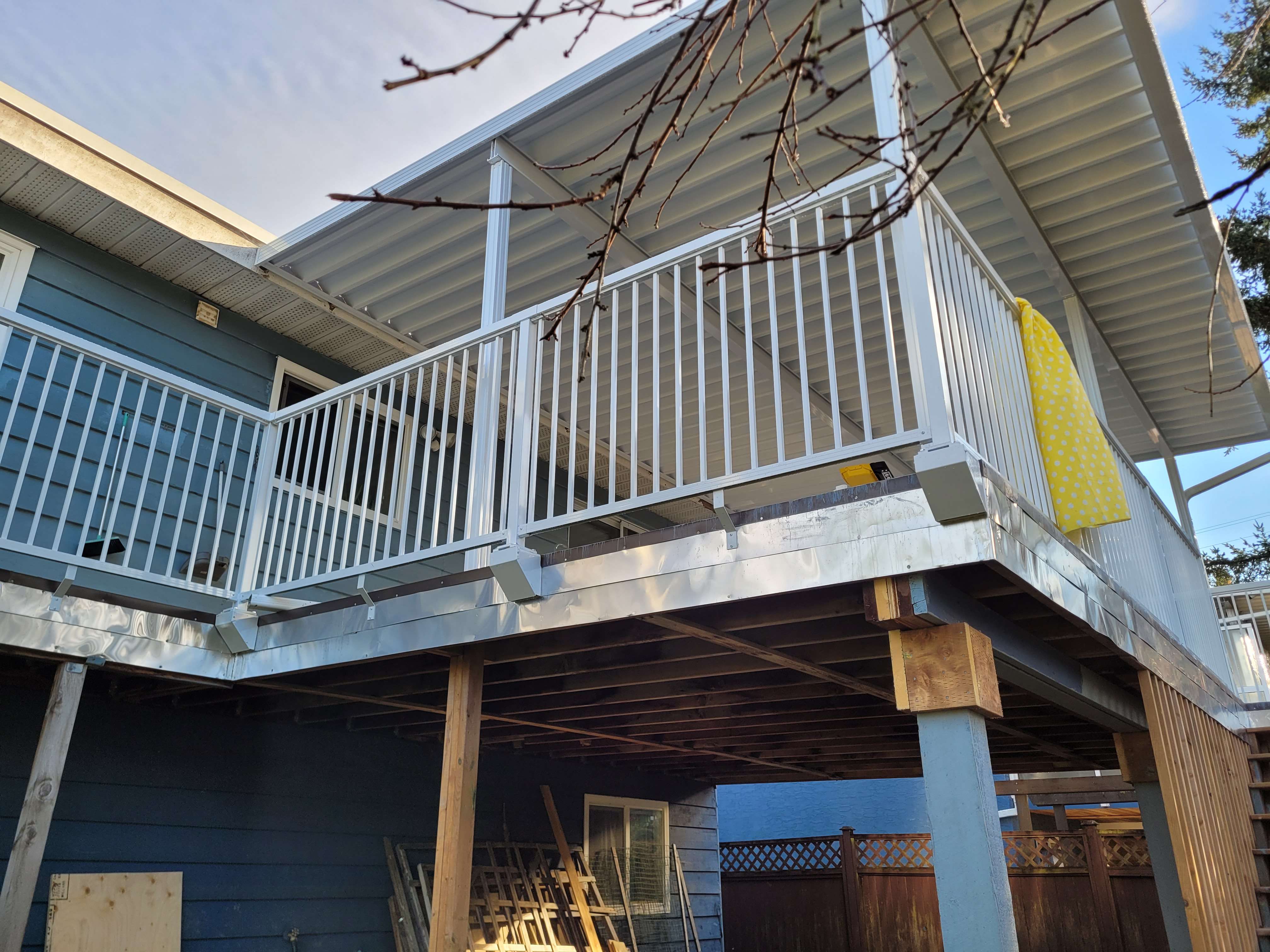 Side close-up view of aluminum roof and railing